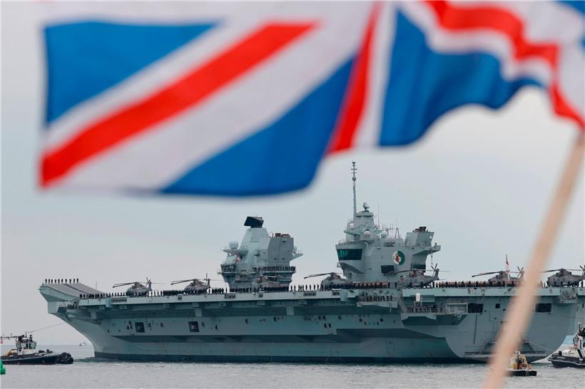 Die HMS Queen Elizabeth beim Auslauf: Der neue Flugzeugträger der Briten trägt den Namen der Königin 

