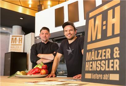 Die Hamburger Köche Tim Mälzer und Steffen Henssler stellen ihre neue Kochshow „Mälzer und Henssler liefern ab!“ vor
