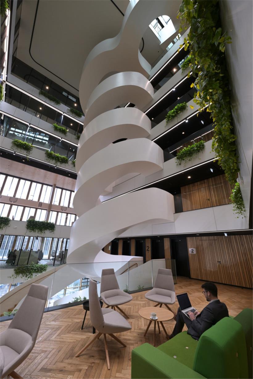 Die Helix-Wendeltreppe im Herzen des Gebäudes 
