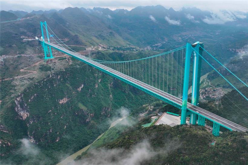 Die Huajiang Grand Canyon Bridge, die höchste Brücke der Welt wurde laut staatlichen Medien am 28. September in China für den Verkehr freigegeben
