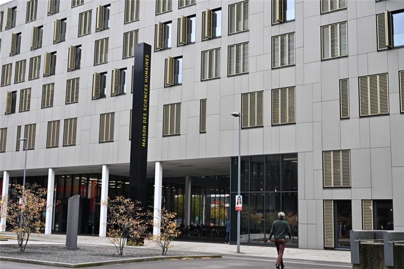 Die Humanwissenschaften befinden sich hinter einer schlichten Fassade