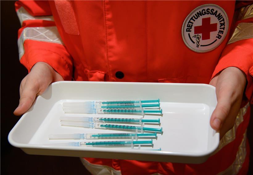 Die Impfungen sind zwar angelaufen, doch es wird noch Monate dauern, bevor so etwas wie Normalität eintreten kann
