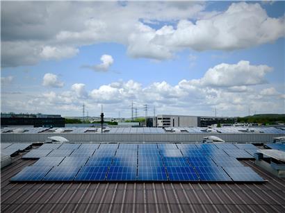 Photovoltaik-Anlage Installation in Esch mit Unterstützung von Sudstroum für nachhaltige Solarenergieentwicklung