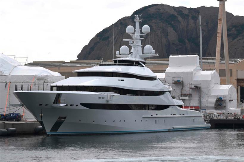 Die Jacht „Amore Vero“ liegt in einer Werft in Südfrankreich. Die französische Regierung hat das Schiff im Zuge der Sanktionen gegen Russland beschlagnahmt – sie soll dem Oligarchen Igor Setschin gehören.
