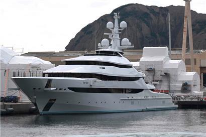 Die Jacht „Amore Vero“ liegt in einer Werft in Südfrankreich. Die französische Regierung hat das Schiff im Zuge der Sanktionen gegen Russland beschlagnahmt – sie soll dem Oligarchen Igor Setschin gehören.
