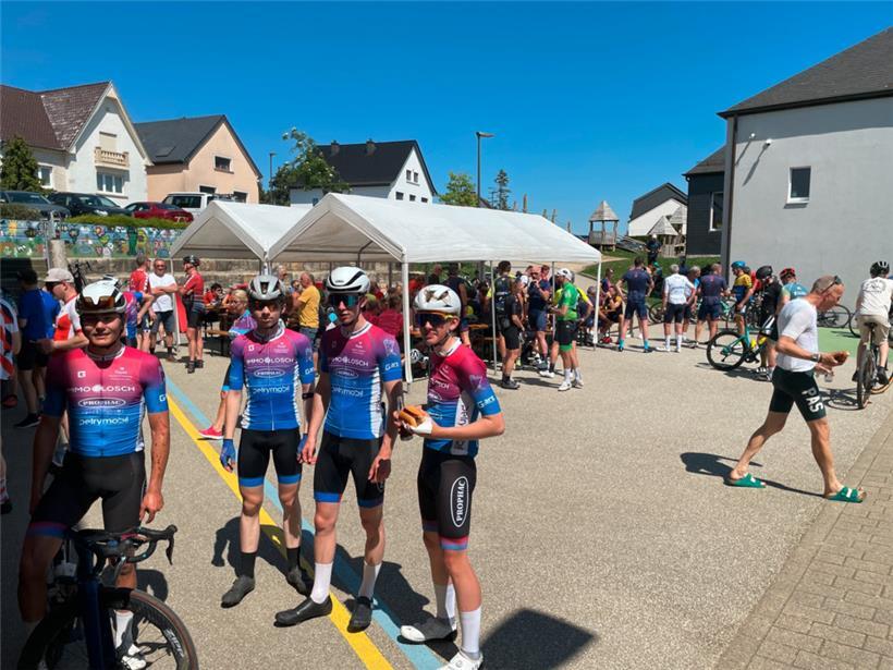Die Jugend des organisierenden SaF Zéisseng nutzte die Radtour für ein anspruchsvolles Ausdauertraining
