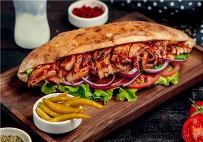 Die Jugend im deutschen Essingen will Döner – die ältere Generation stellt sich dagegen
