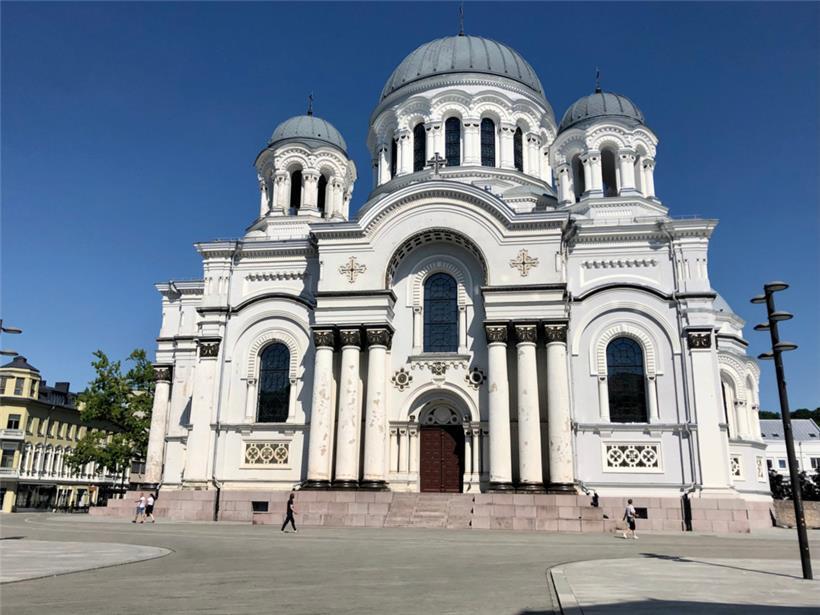 Die Kirche des Erzengels – von weitem sichtbar, mitten im Zentrum von Kaunas gel...