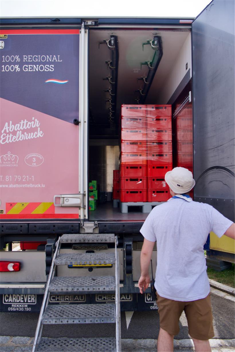 Die Kisten mit Lebensmitteln kommen von regionalen Partnern