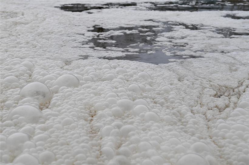 Die Kläranlage zwischen Mensdorf und Übrsyren klärt Wasser. Man unterscheidet Tr...