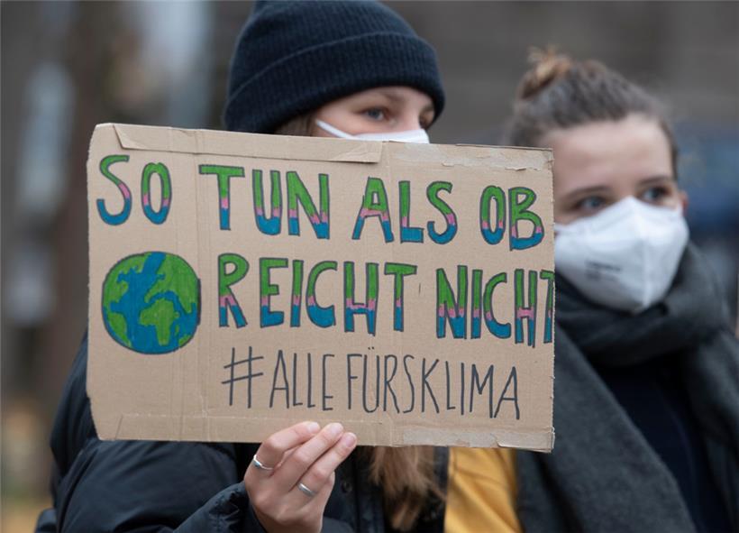 Die Klimakrise politisiert – Bevölkerung wie Wissenschaft. 
