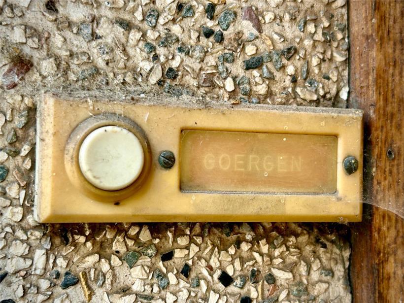 Die Klingel funktioniert nicht mehr, der Name aber ist deutlich lesbar
