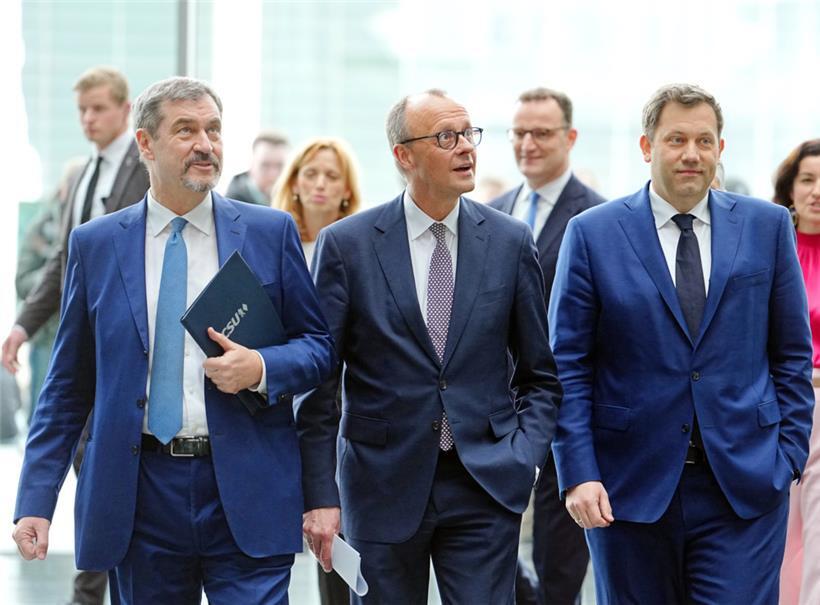 Die Koalitionspartner auf dem Weg zur Pressekonferenz in Berlin
