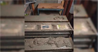 Die Kokainpäckchen wurden im nassen Beton versteckt.
