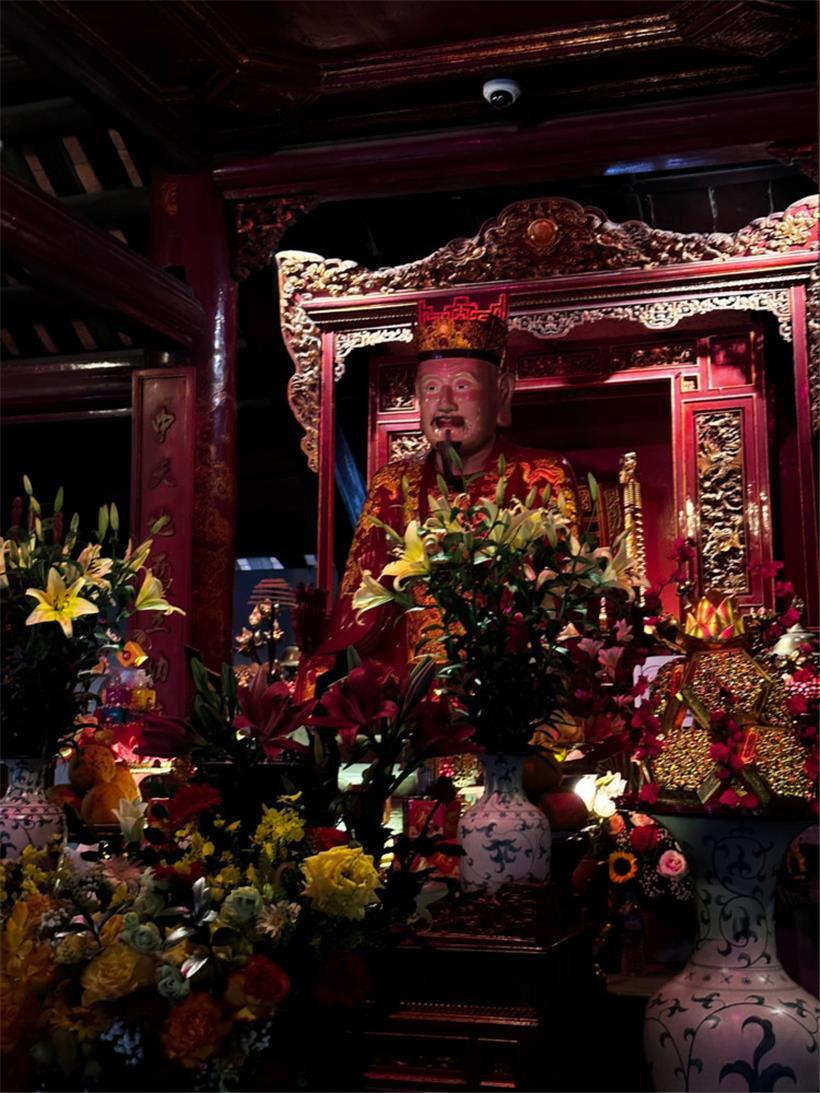 Die Konfuzius-Statue im Literaturtempel in Hanoi
