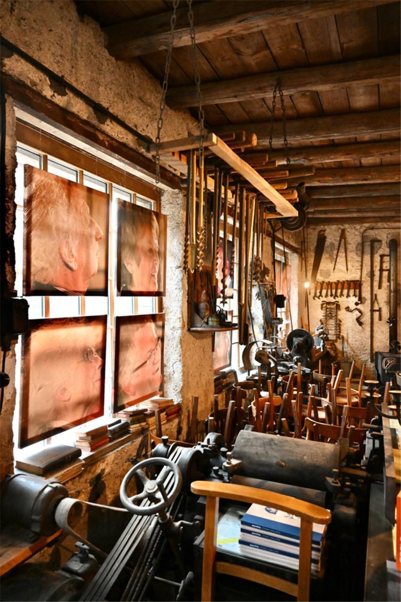 Die Konterfeis von Fans schmücken die Fenster