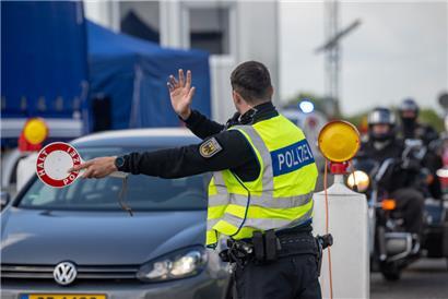 Die Kontrollen auf der A64 während der Fußball-EM im Sommer sorgten für einige Verkehrsbehinderungen.
