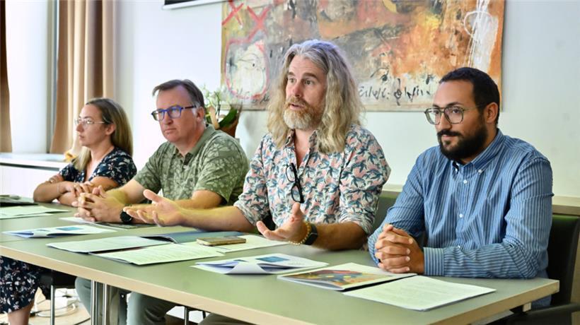 Die Koordinatorin der Abteilung „Vivre ensemble“, Catia Pereira, Jugendschöffe Thierry Wagner, Pädagoge Franck Chabriac und der Leiter des „Service jeunesse“, Pedro Mota (v.l.n.r.), stellten am Dienstagmorgen den kommunalen Jugendplan vor
