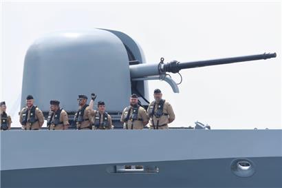 Die Korvette „Ludwigshafen am Rhein“ verlässt den Marinestützpunkt in Rostock Hohe Düne für ihren Einsatz
