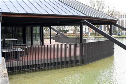 Die Kosten für die staatlich beschlossenen Schließungen der Cafés während der Pandemie müssen nicht alleine vom Mieter getragen werden. Das hat das Bezirksgericht Luxemburg nun beschlossen. Inwiefern es auch auf andere Lokale anzuwenden ist, bleibt abzuwarten. 
