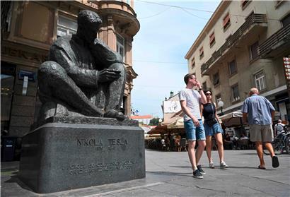 Die Kroaten wollen das Abbild des Ingenieurs und Erfinders Nikola Tesla auf ihre Euromünzen prägen und haben ihm bereits ein Denkmal in Zagreb errichtet
