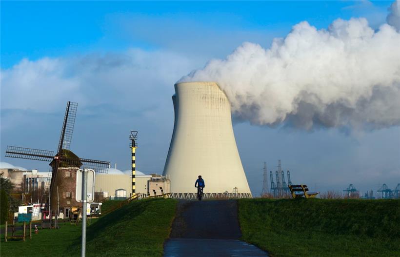 Die Kühltürme des Atomkraftwerks in Doel
