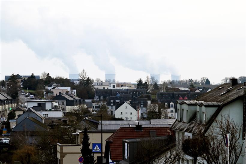 Die Kühltürme von Cattenom sind auch über dem Luxemburger Frisingen gut zu sehen
