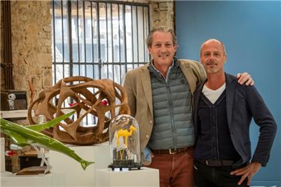 Die Künstler Eric Dickes (l.) und Wouter Van Der Vlugt (r.) stellen ihre Skulpturen in der Galerie Sixthfloor aus
