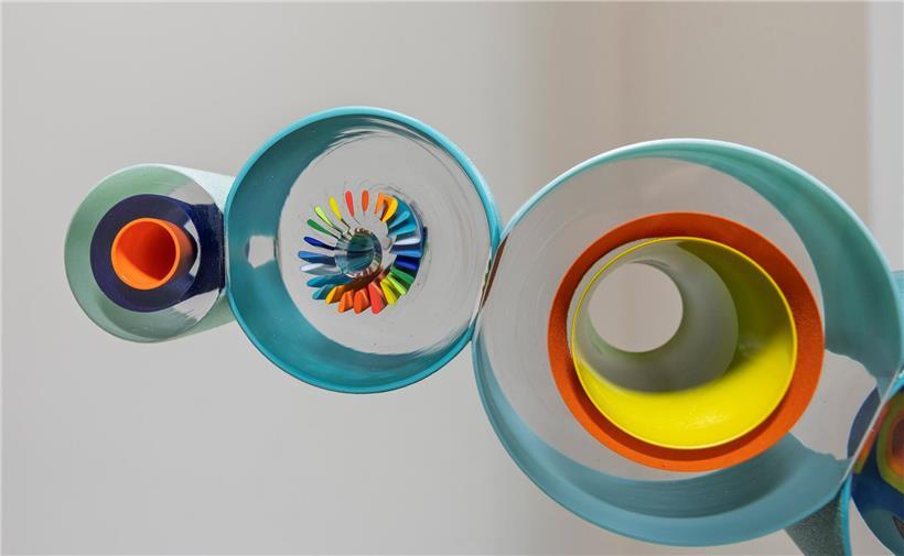 Die Künstlerin Pascale Seil stellt aus: Ihre Glaskunst ist Teil der Ausstellung im CELO in Hesperingen