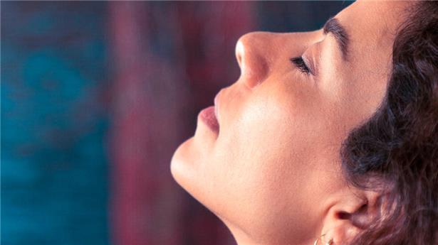 Die Künstlerin Samira Hodaei ist im Iran geboren, reist für ihre Kunst jedoch quer durch die Welt – und jetzt zur Luxembourg Art Week 2025
