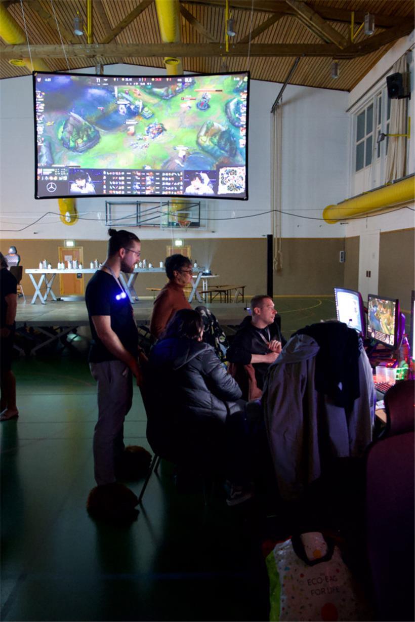 Die LAN-Party zeigt, wie Gaming Menschen zusammenbringt und den Austausch über g...