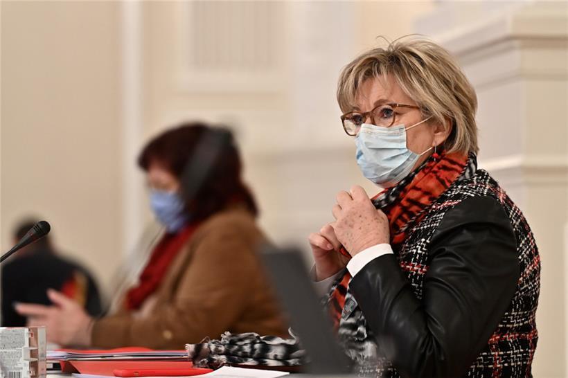 Die LSAP-Abgeordnete Cécile Hemmen schlug einen einmaligen Energiescheck über mindestens 100 Euro für sämtliche Haushalte vor
