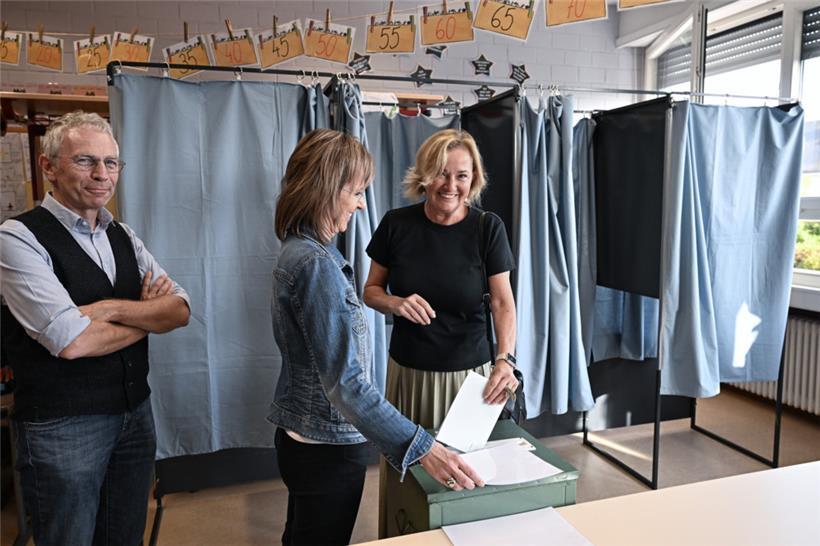 Die LSAP-Spitzenkandidatin Paulette Lenert bei der Stimmabgabe im Schulcampus „Gewännchen“ in Remich
