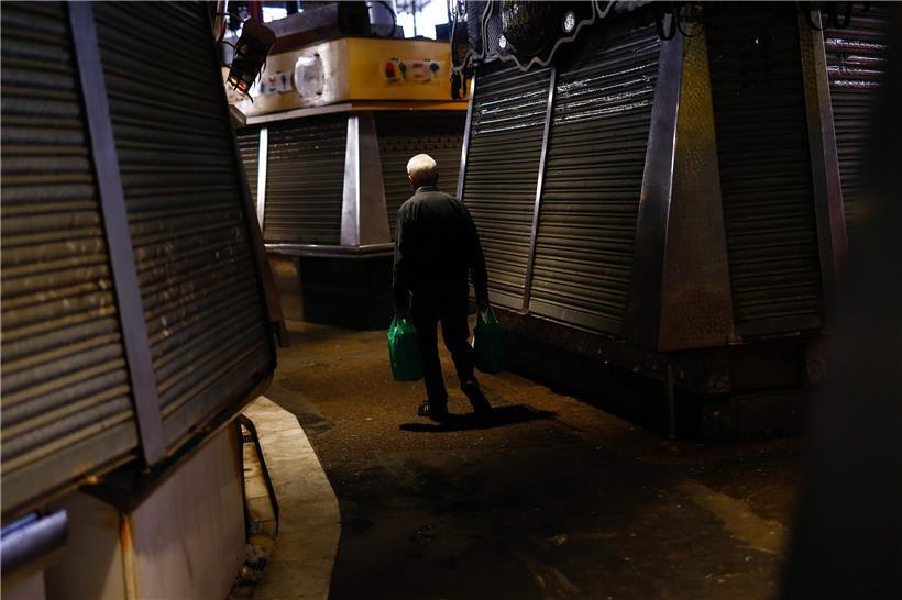 Die Läden sind zu, seit 15. März gilt eine Ausgangssperre: Mit inzwischen fast 20.000 Fällen und 1.000 Toten ist Spanien schwer von der Coronapandemie getroffen
