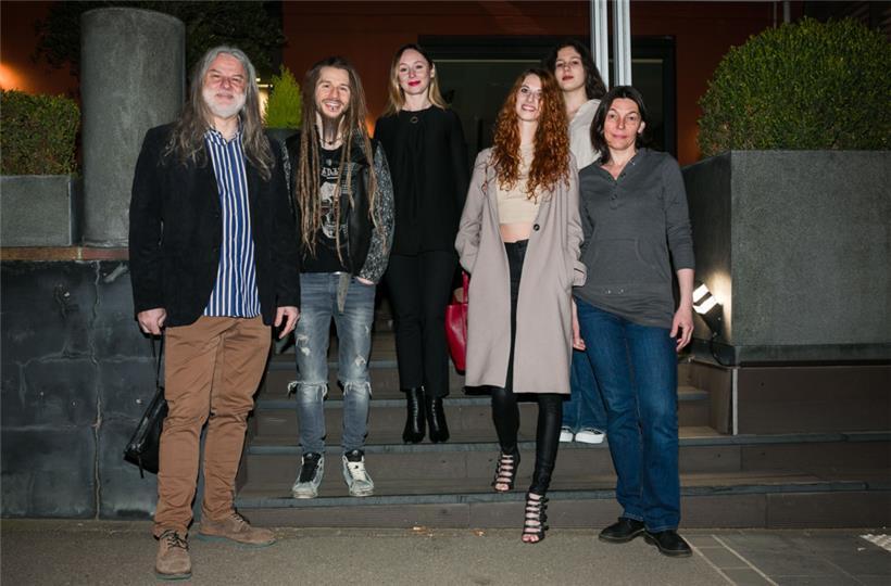 Die Lage ist ernst, aber nicht hoffnungslos: Daniel, Thierry, Veronika, Leslie, Valerija und Milena (v.l.n.r.)
