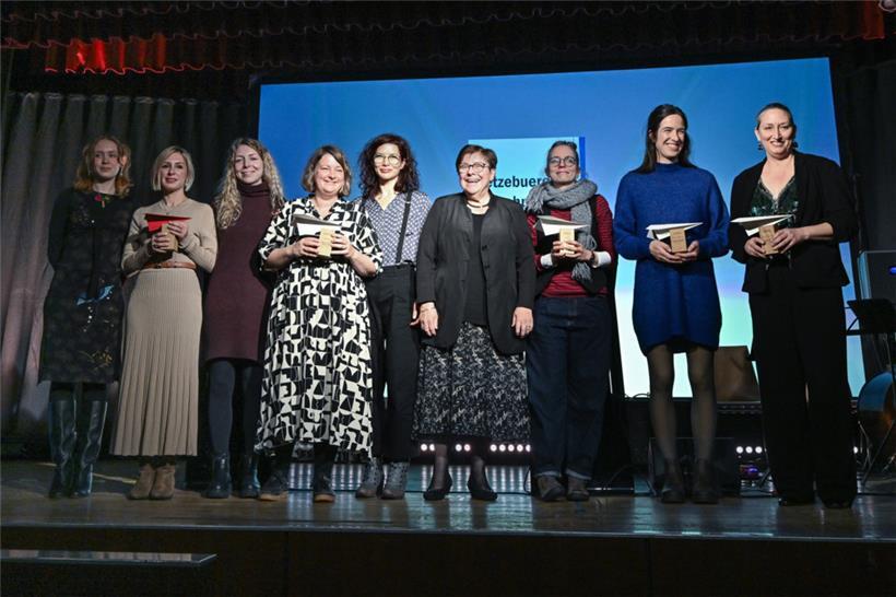 Die Laureaten des diesjährigen Buchpreises: Anja Di Bartolomeo, Fabienne Hollwege, Germaine Goetzinger, Claudine Muno, Charlotte Reuter, Lynn Cosyn
