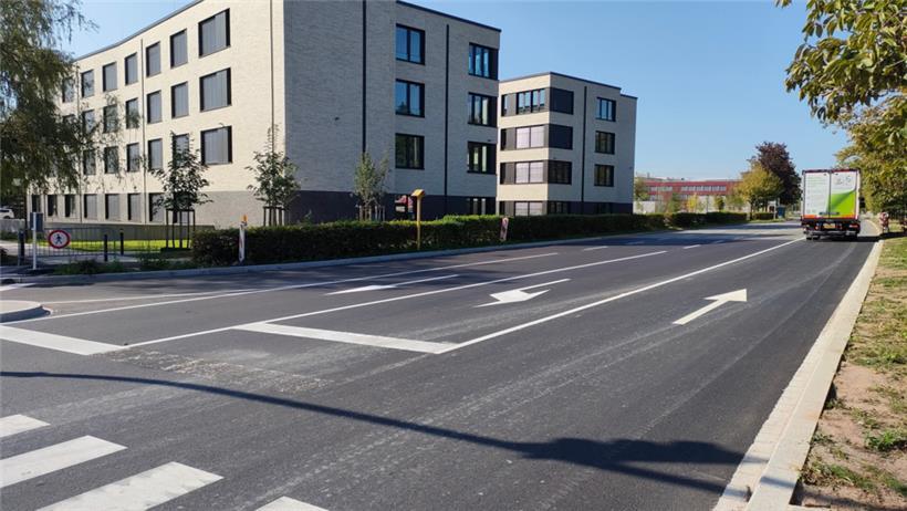 Die Linksabbiegerspur ist nun zurückversetzt
