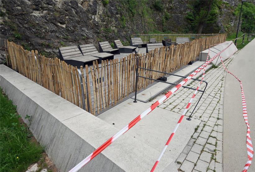 Die Longchairs wurden erst vor wenigen Monaten installiert, Besucher machten es ...