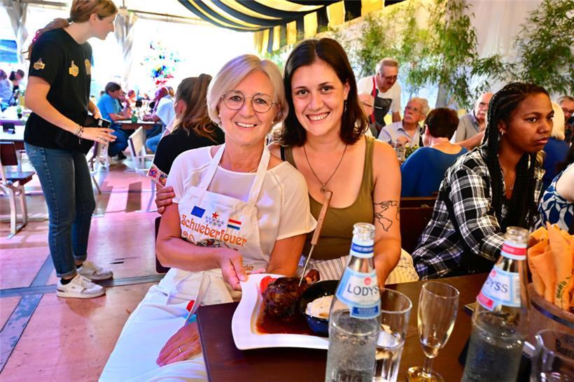 Die Lorentzweiler Bürgermeisterin Marguy Kirsch-Hirtt (rechts)