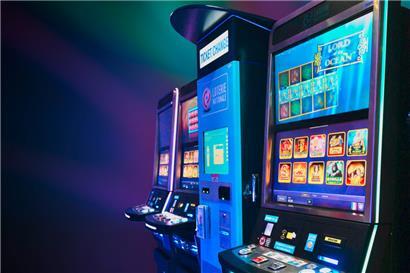Die Loterie Nationale hat auch Geldspielautomaten in den Cafés stehen – das Hauptproblem sind allerdings die illegalen Maschinen
