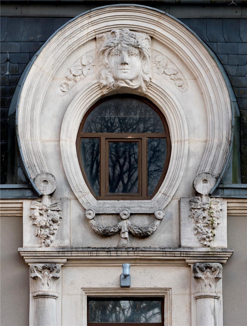 Die Lukarne mit der schönen Unbekannten