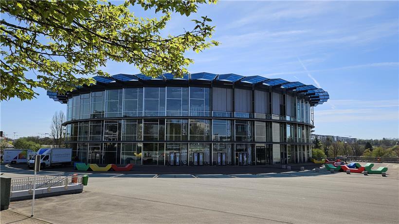 Science-Fiction & Fantasy Convention: Der Aufwand hinter den Kulissen Forum Geesseknäppchen Gebäude mit moderner Architektur, Veranstaltungsort und kulturelles Zentrum in Luxemburg