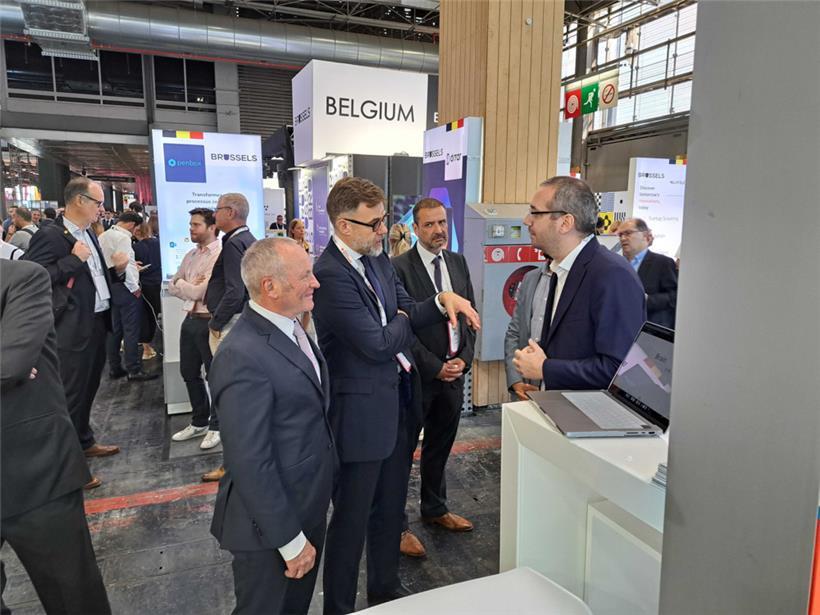 Die Luxemburger Delegation besucht den Stand von Mopso