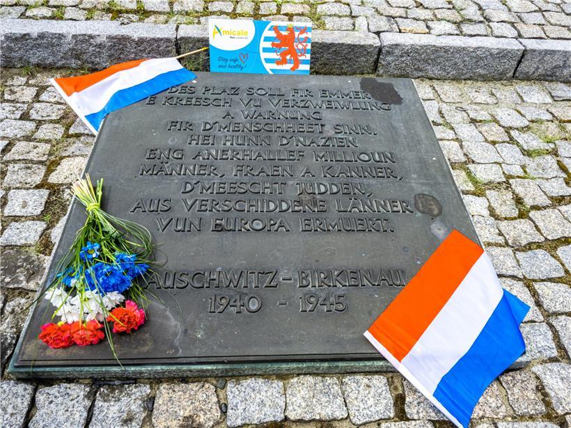 Die Luxemburger Gedenktafel in Auschwitz-Birkenau
