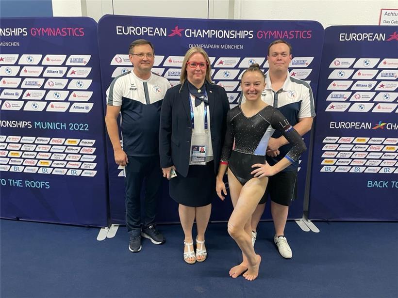 Die Luxemburger Kunstturn-Delegation am Donnerstag in München: Nationaltrainer Piotr Kopczynski, Kampfrichterin Manon Keyser, Céleste Mordenti und Delegationschef Gilles Andring (v.l.)
