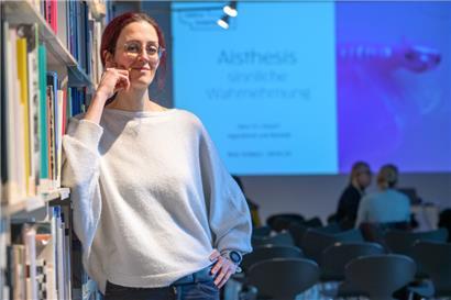 Die Luxemburger Philosophin Nora Schleich warf anlässlich ihrer Konferenz grundlegende Fragen zu künstlicher Intelligenz und Kunst auf
