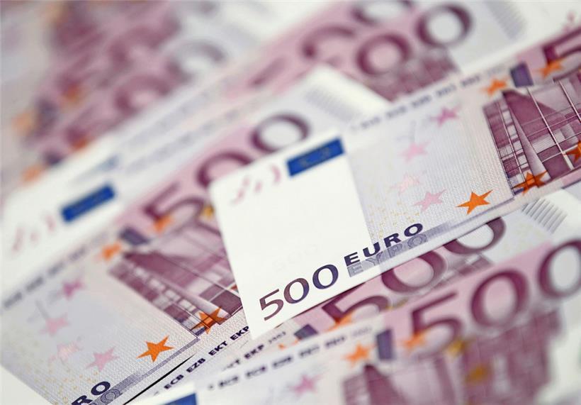 Die Luxemburger Staatsfinanzen sind unter Druck geraten. Das hat mit den Auswirkungen des Krieges in der Ukraine zu tun, aber nicht nur. Auch die steigenden Zinszahlungen, die langsamer drehende Wirtschaft und die Aussichten im Bereich der Sozialversicherungen drücken die Stimmung.
