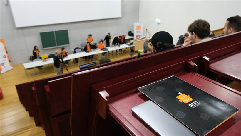 Die Luxemburger Studentenvereinigungen hatten sich am Donnerstag in einem Hörsaal der Uni Luxemburg versammelt
