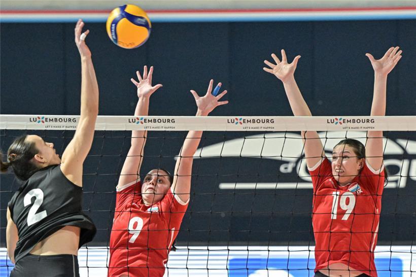 Die Luxemburgerinnen um Giulia Tarantini (9) und Martina Fraschetti (19) mussten sich im Hinspiel gegen Österreich geschlagen geben
