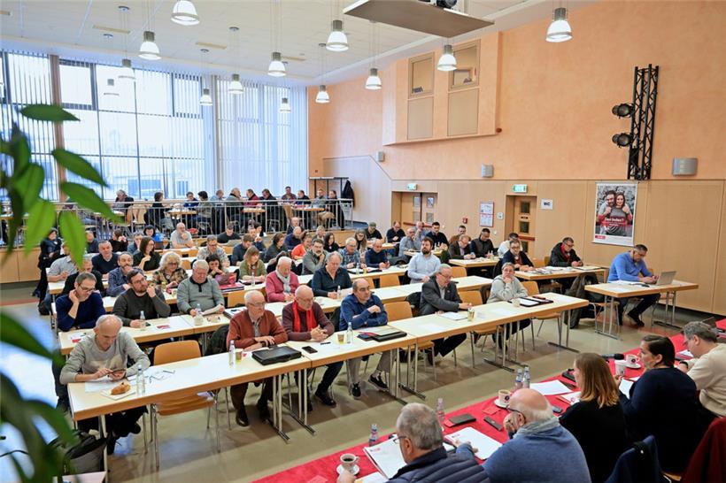 Die „Maison du peuple“ in Esch: Sitzung des OGBL-Nationalvorstandes am Dienstagmorgen. Die Gewerkschaftler wollen sich nicht alles bieten lassen und zeigen sich bereit, auf die Straße zu gehen.
